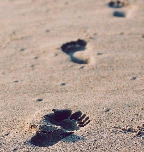 footrints in the Curacao sand