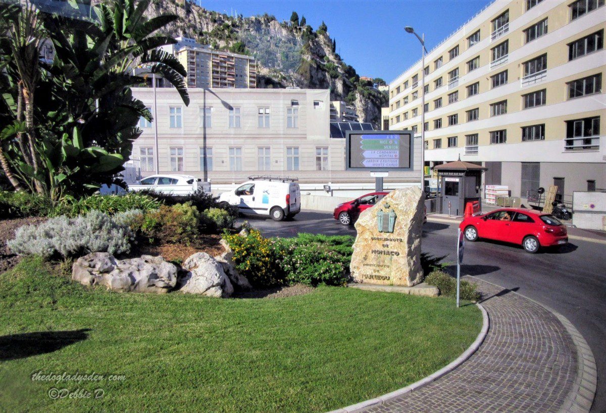 Monaco border marker