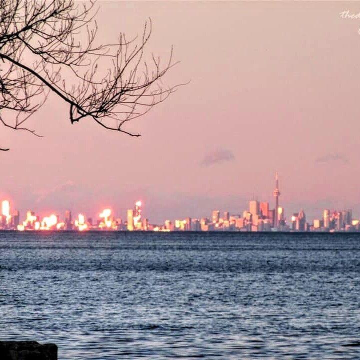 pink sunset zoom lens view of toronto skyline